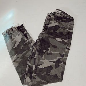 Women’s skinny jeans -tattered on ankles